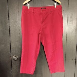 🍒 Roz & Ali Red Capri Pants. Size 16